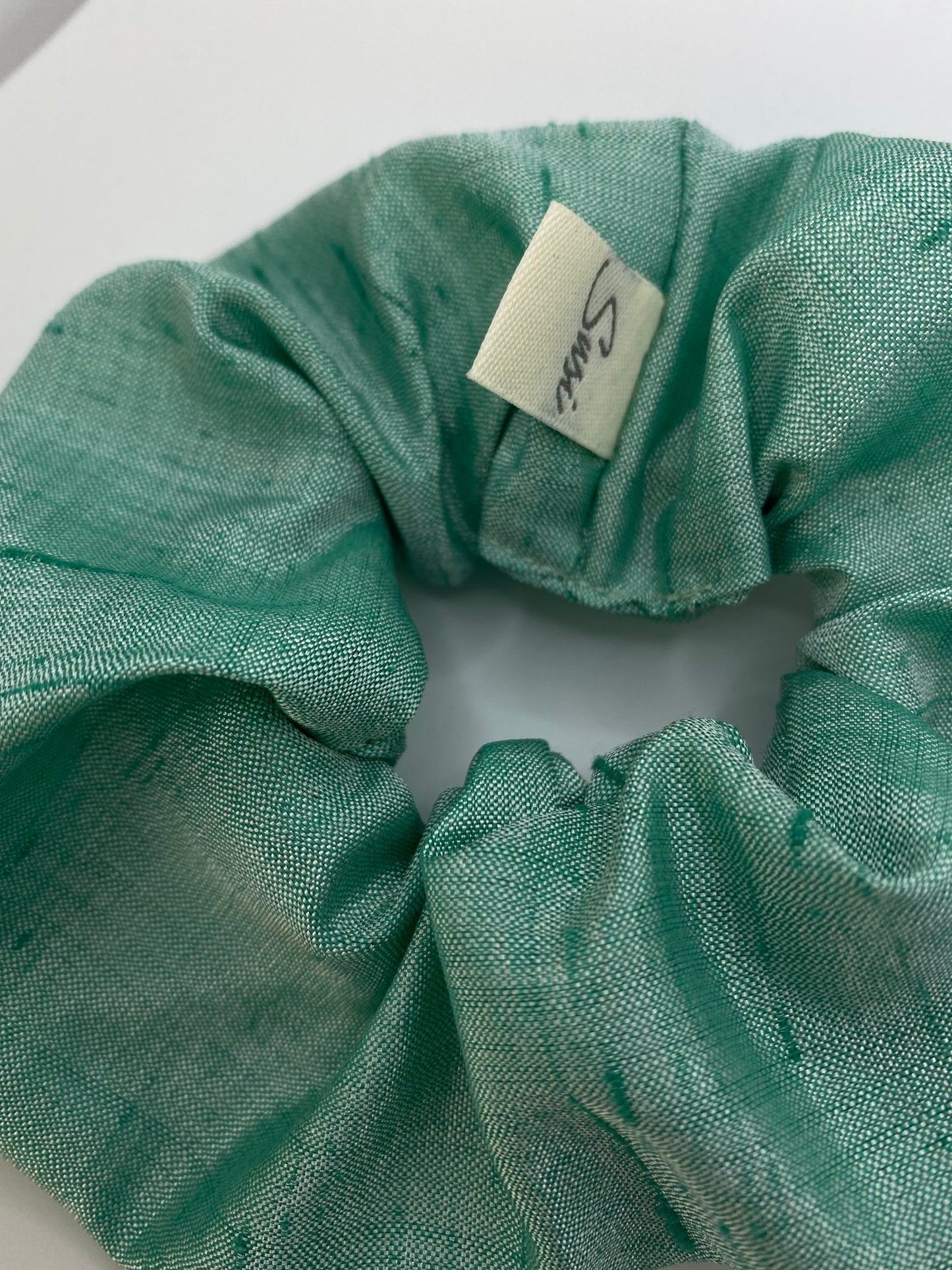 nachhaltige plastifreie haargummi scrunchie seide türkis rohseide qualität made in germany ohne plastik naturkautschuk