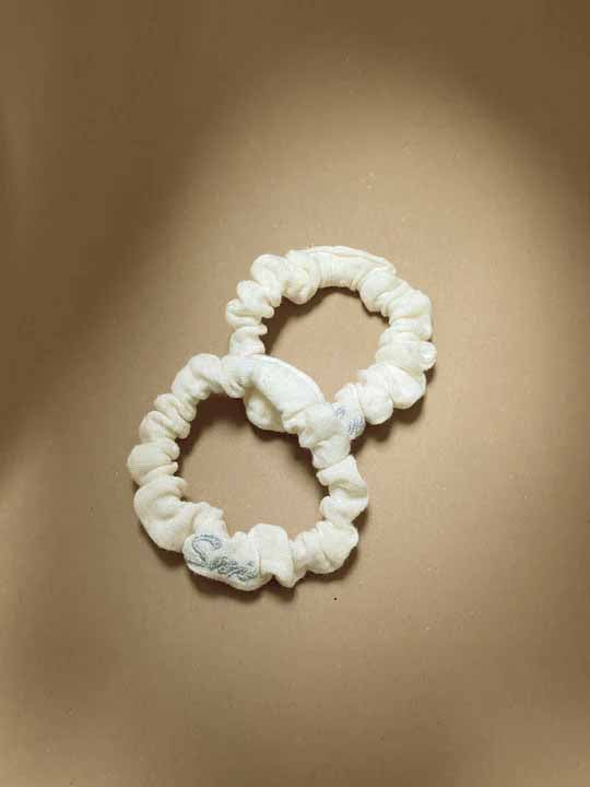 Hair Tie Ease Cream White Scrunchie Premium Hair Accessories | Sustainable Susi haargumi plastikfrei creme weiß musselin