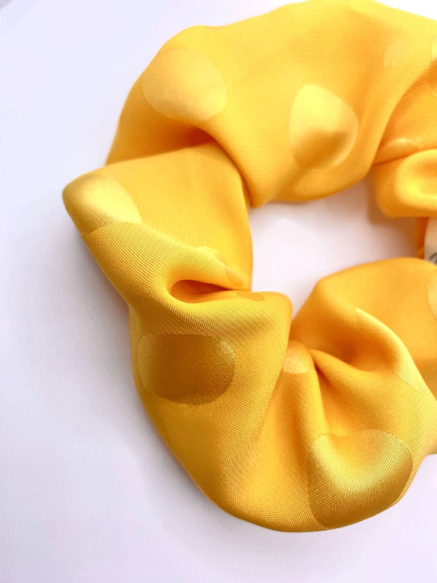 plastikfreier bio haargummi musselin plasticfree naturkautschuk metallfrei made in germany upcycle vintage gelb punkte scrunchie